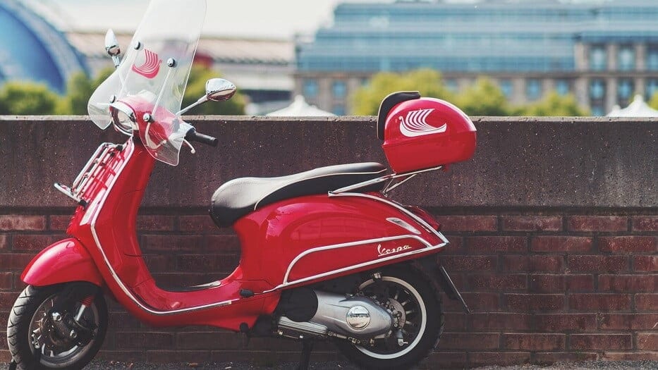 Bezorgscooters van Emkes Lease
